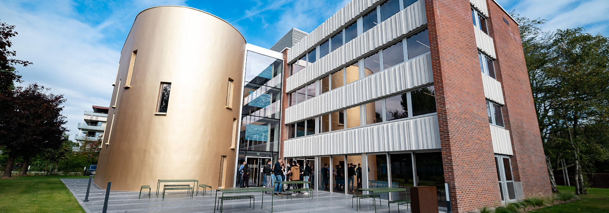 EDHEC Business School - Le Campus Jean Arnault a été inauguré à Roubaix par  Brigitte Macron, Présidente de L'Institut des Vocations pour l'Emploi  (LIVE), Bruno de Pampelonne, Président de l'EDHEC et Bernard