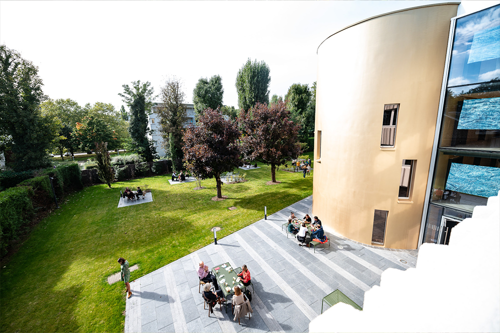 EDHEC Business School - Le Campus Jean Arnault a été inauguré à Roubaix par  Brigitte Macron, Présidente de L'Institut des Vocations pour l'Emploi  (LIVE), Bruno de Pampelonne, Président de l'EDHEC et Bernard